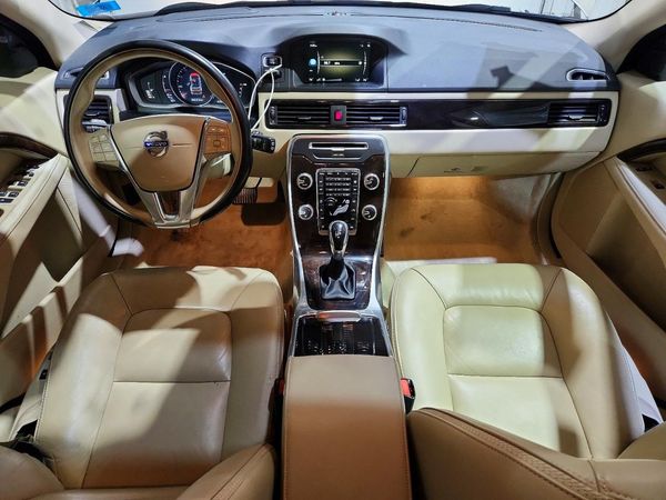 2016 VOLVO XC70 SV35 Platinum