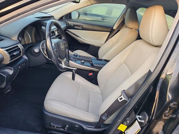 2016 LEXUS IS 200t