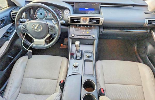 2016 LEXUS IS 200t