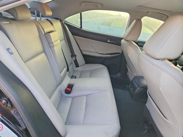 2016 LEXUS IS 200t