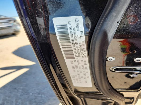 2015 RAM 1500 ST — VINS