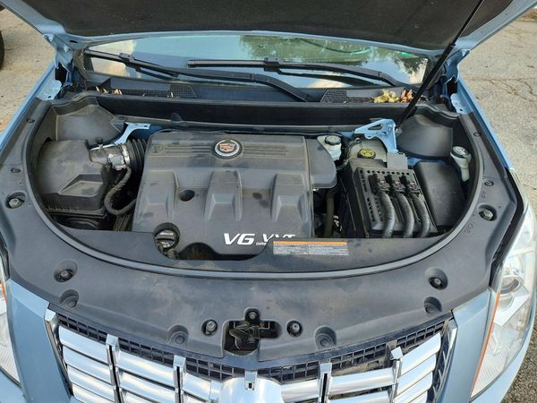 2013 CADILLAC SRX — Engine bay