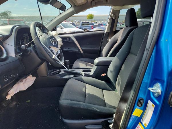2017 TOYOTA RAV4 LE — DENT