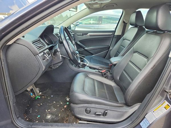 2017 VOLKSWAGEN PASSAT