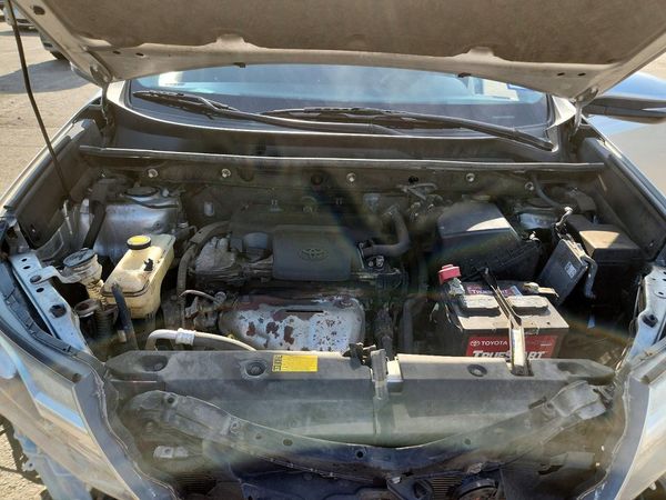 2013 TOYOTA RAV4 Sports — Engine bay
