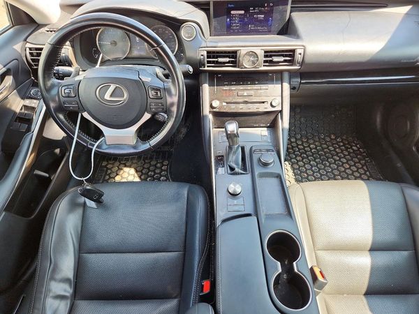 2017 LEXUS IS 300