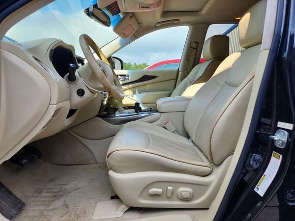 2013 INFINITI JX35 — DENT