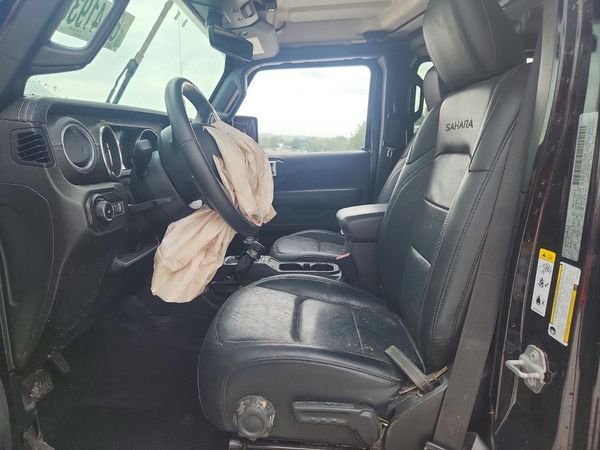 2018 JEEP WRANGLER Unlimited Sahara — DENT