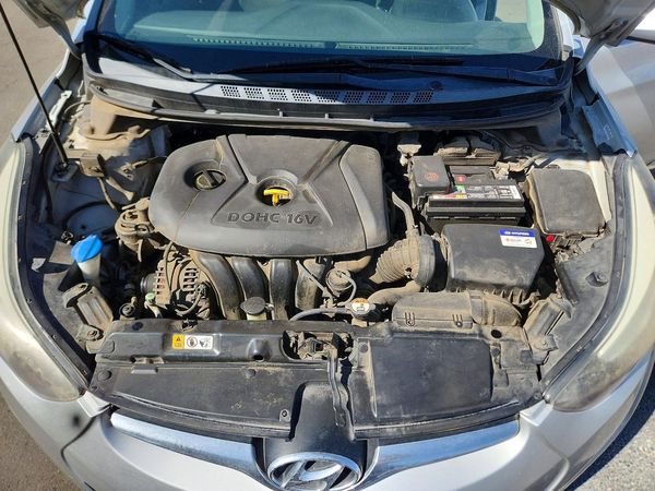 2015 HYUNDAI ELANTRA GLS(Middle) — Engine bay