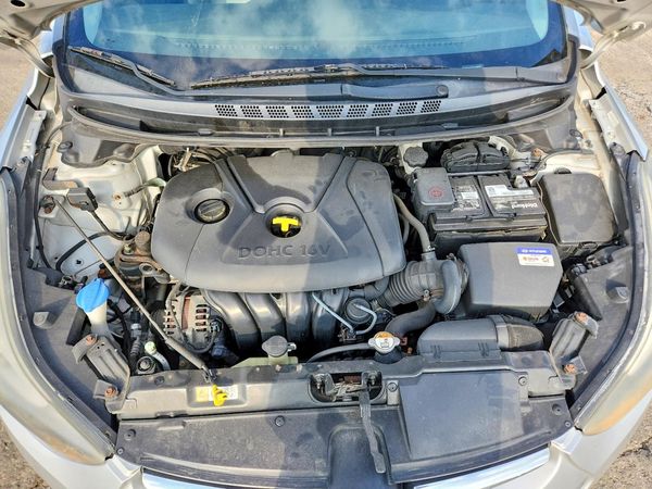 2015 HYUNDAI ELANTRA GLS(Middle) — Engine bay