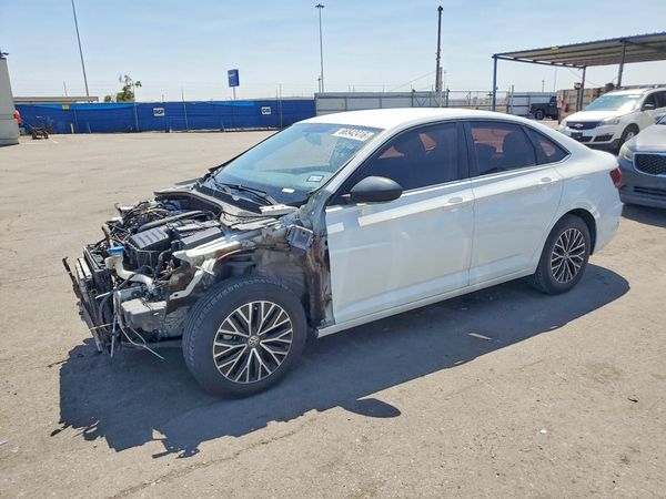 2021 VOLKSWAGEN JETTA S / SE / R-Line — Front 3/4