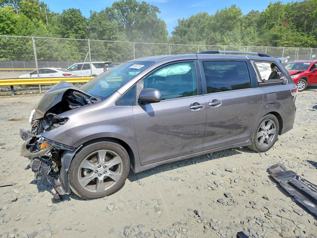 2017 TOYOTA SIENNA