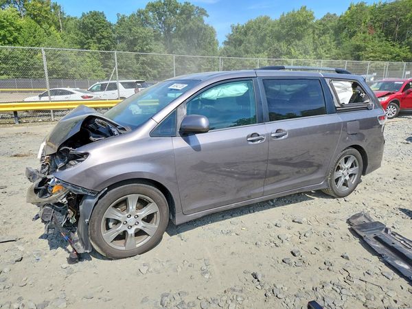 2017 TOYOTA SIENNA