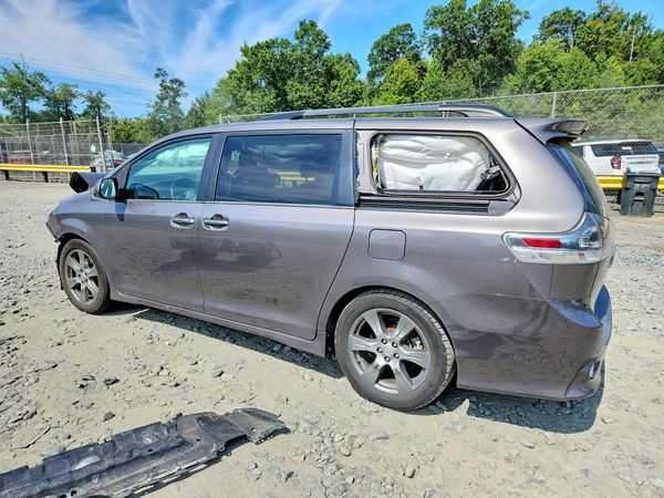 2017 TOYOTA SIENNA