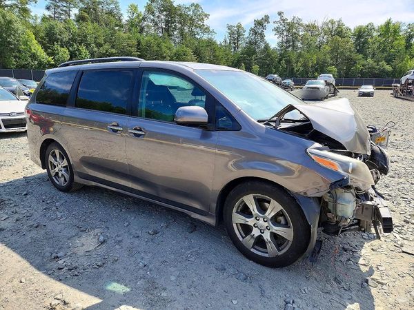 2017 TOYOTA SIENNA