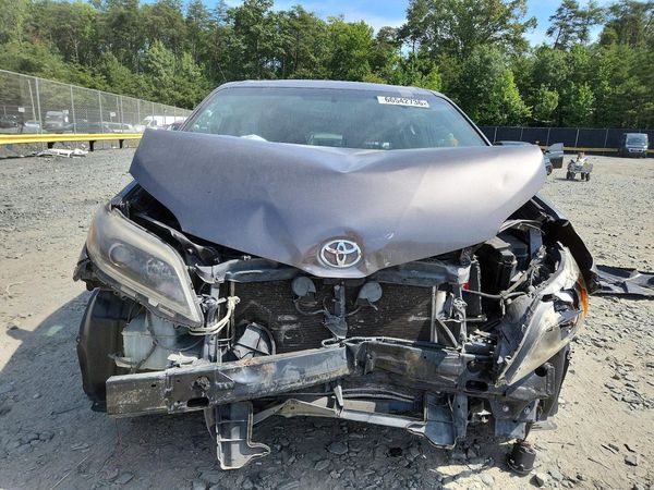 2017 TOYOTA SIENNA