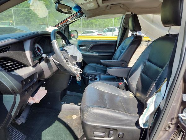 2017 TOYOTA SIENNA