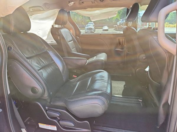 2017 TOYOTA SIENNA