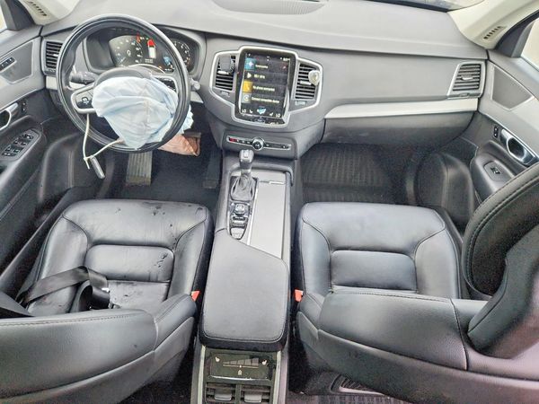 2021 VOLVO XC90