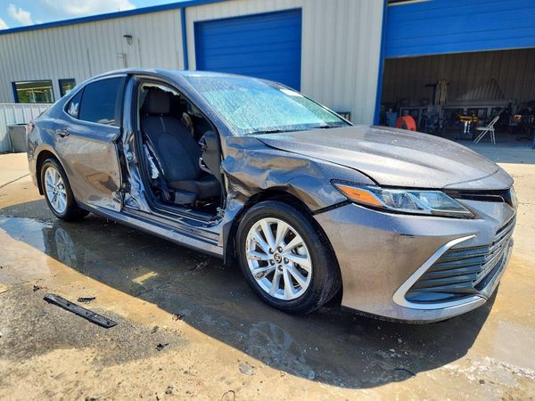 2023 TOYOTA CAMRY LE — Passenger 3/4