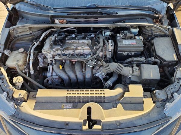 2020 TOYOTA COROLLA LE — Engine bay