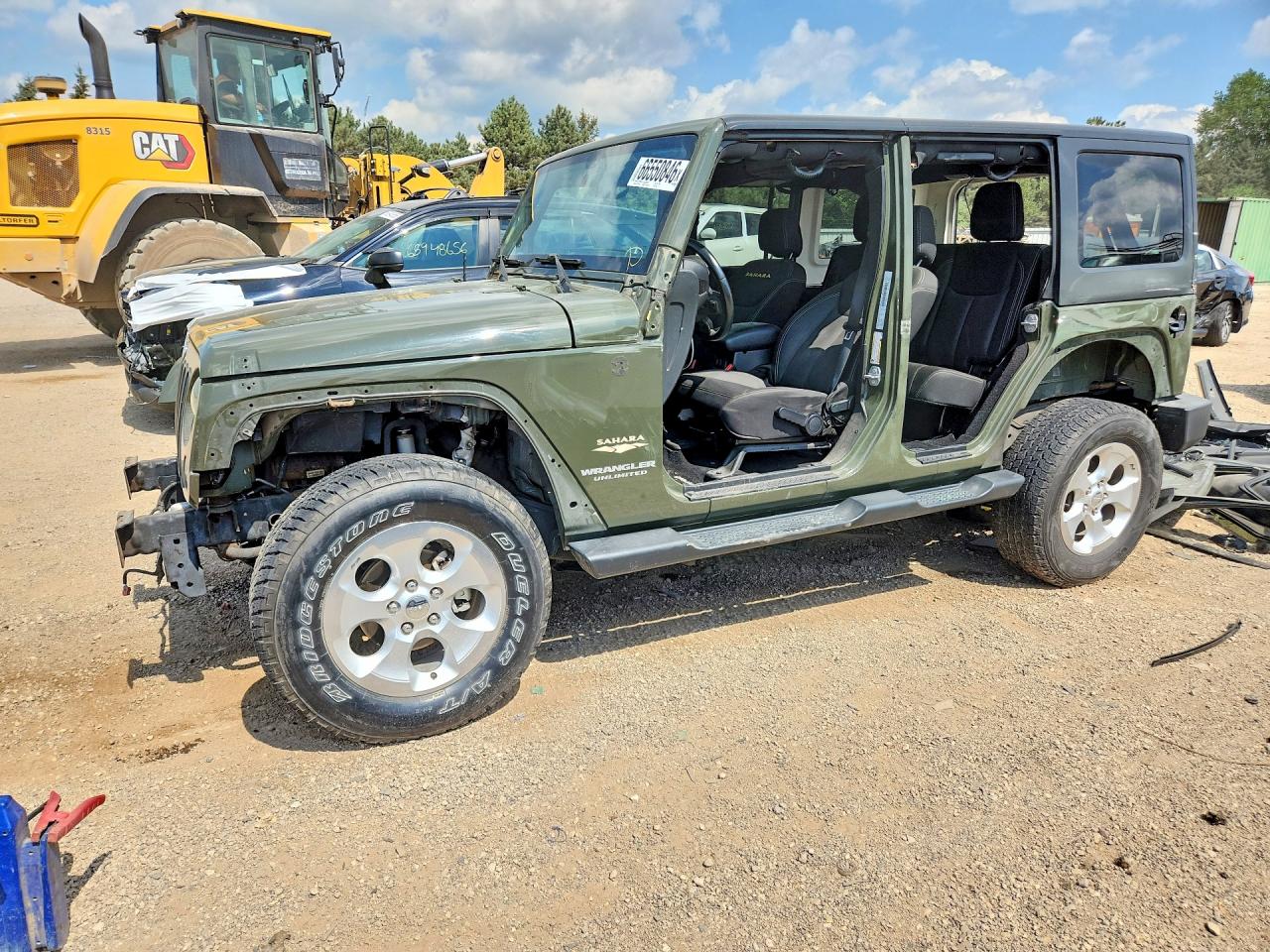 2015 JEEP WRANGLER UNLIMITED Sahara — Front 3/4