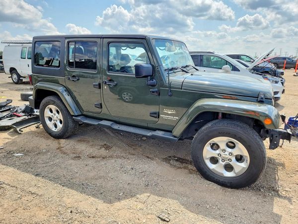2015 JEEP WRANGLER UNLIMITED Sahara — Passenger 3/4