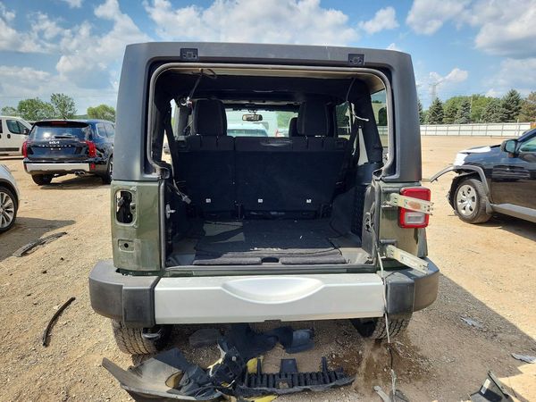 2015 JEEP WRANGLER UNLIMITED Sahara — DIRR