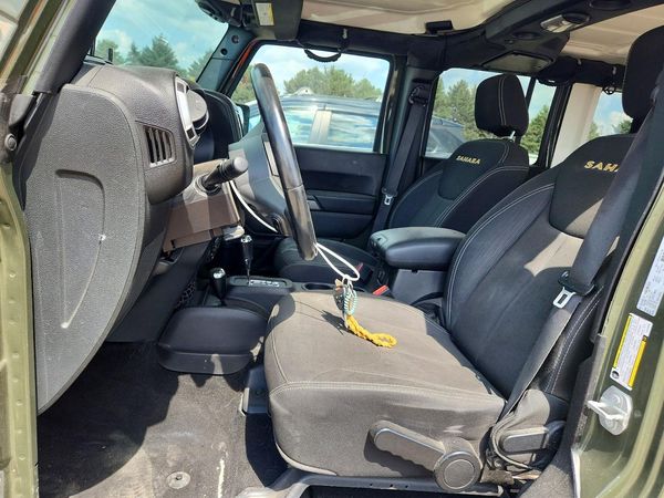 2015 JEEP WRANGLER UNLIMITED Sahara — DENT