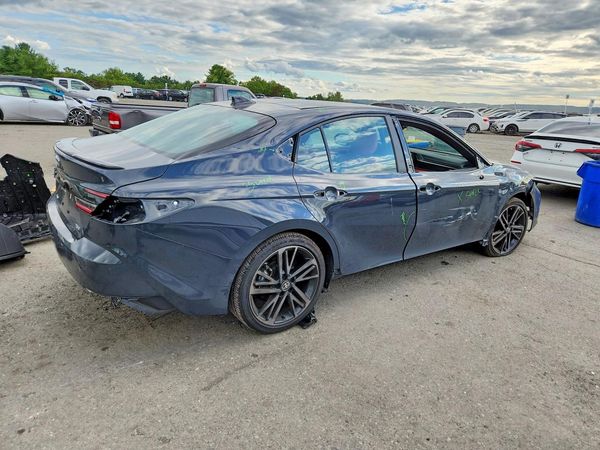 2026 TOYOTA CAMRY