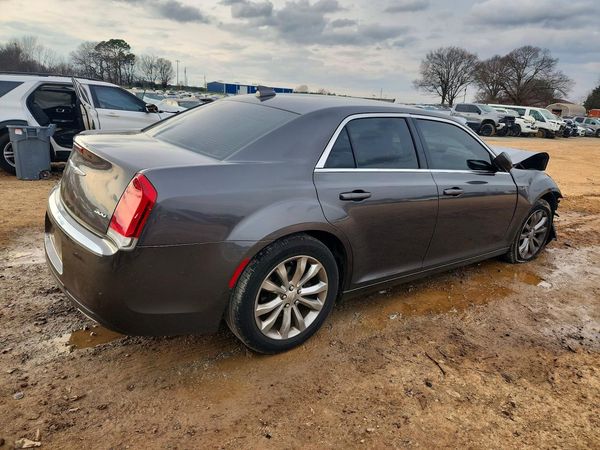 2018 CHRYSLER 300