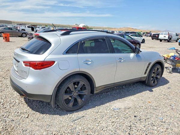 2017 INFINITI QX70