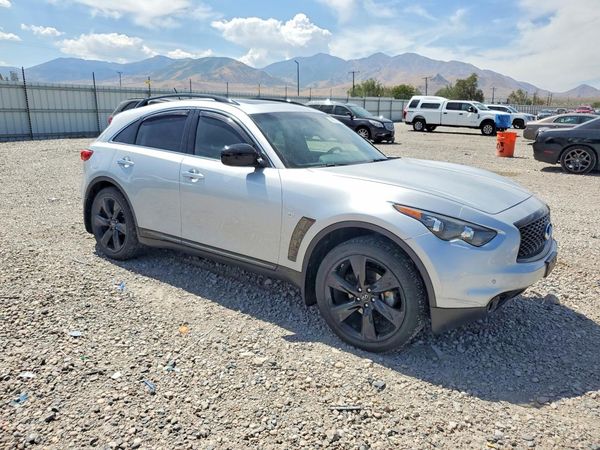 2017 INFINITI QX70