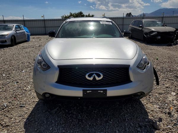 2017 INFINITI QX70