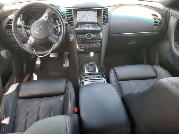 2017 INFINITI QX70