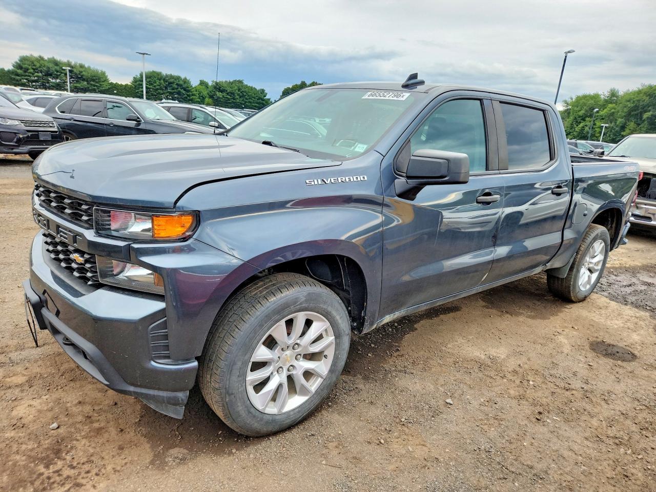 2020 CHEVROLET SILVERADO Custom — Front 3/4