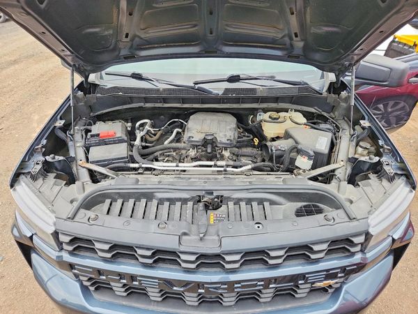2020 CHEVROLET SILVERADO Custom — Engine bay