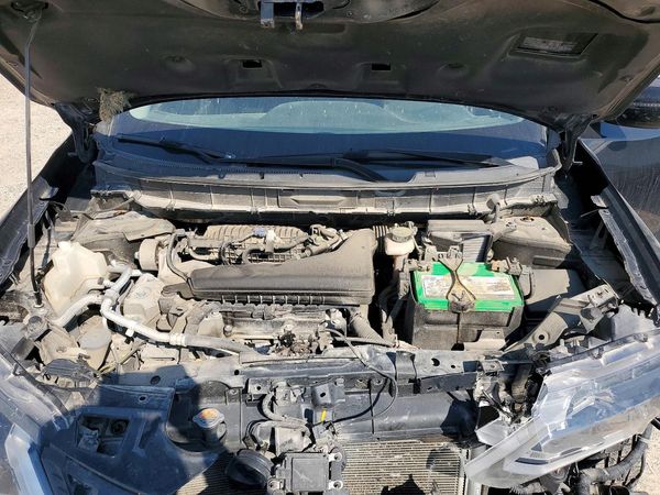 2018 NISSAN ROGUE — Engine bay