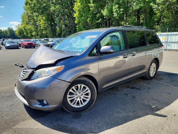 2014 TOYOTA SIENNA