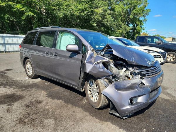 2014 TOYOTA SIENNA
