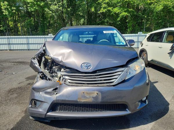 2014 TOYOTA SIENNA