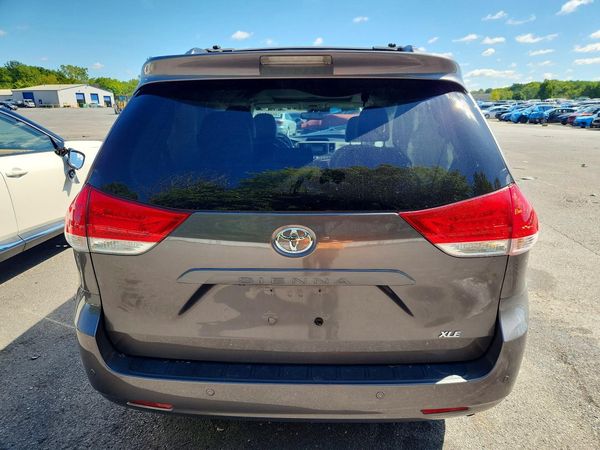 2014 TOYOTA SIENNA