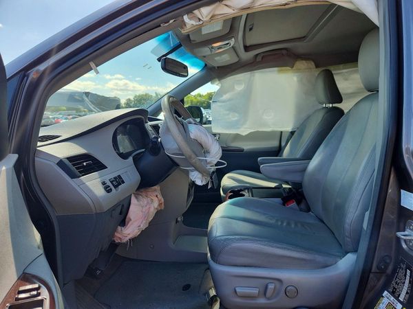 2014 TOYOTA SIENNA