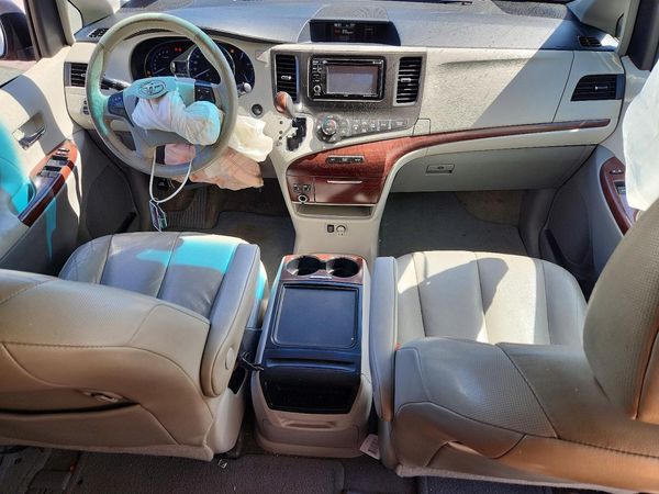 2014 TOYOTA SIENNA