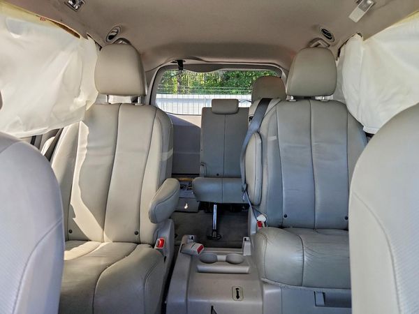 2014 TOYOTA SIENNA