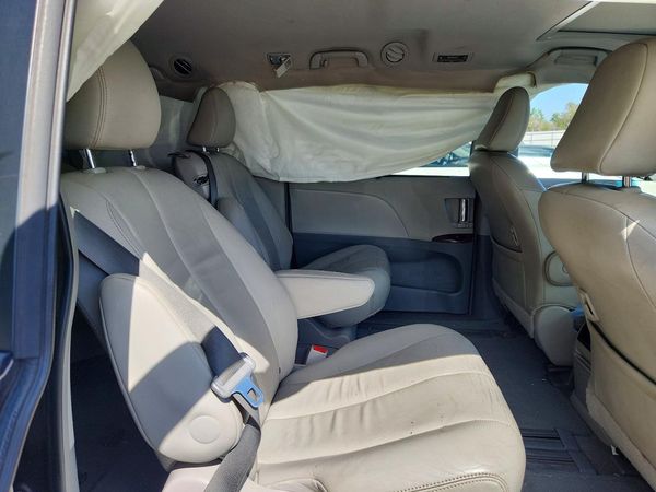 2014 TOYOTA SIENNA