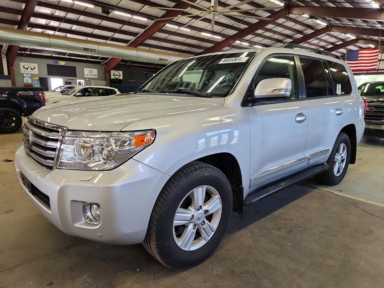 2015 TOYOTA LAND CRUISER VX-R — Front 3/4
