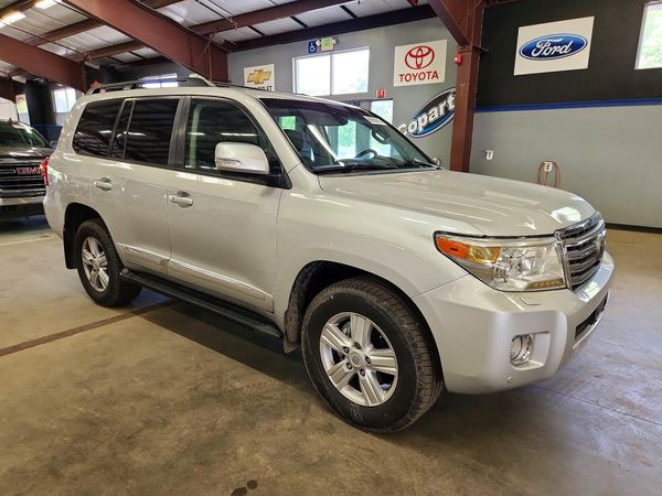 2015 TOYOTA LAND CRUISER VX-R — Passenger 3/4