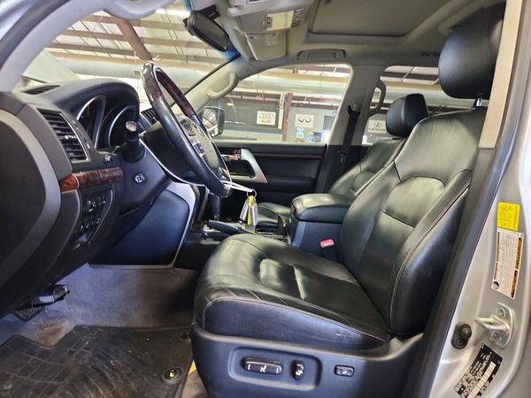 2015 TOYOTA LAND CRUISER VX-R — DENT
