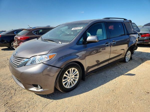 2017 TOYOTA SIENNA